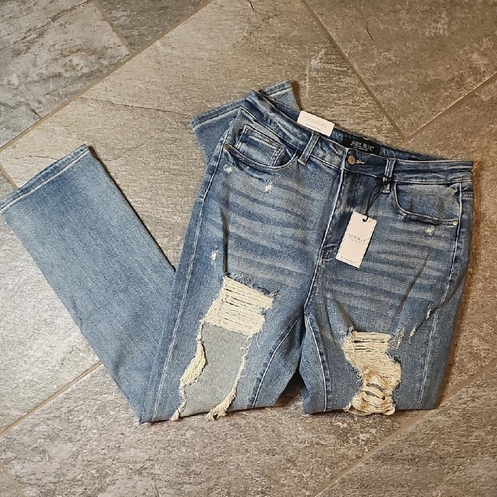 NEW WITH TAGS Judy Blue Distressed Jeans Straight Fit Size 13/31